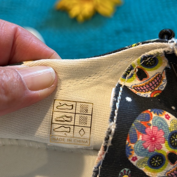 NWOT Sugar skull canvas shoes - Picture 8 of 9